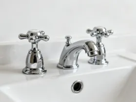 Delta centerset bathroom faucet